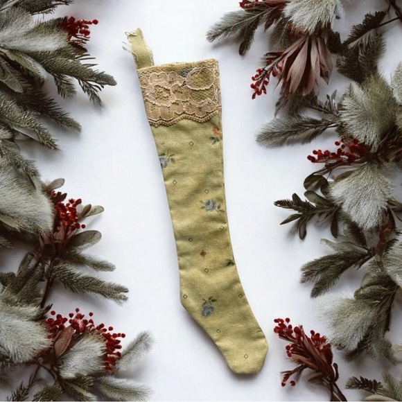 Handcrafted Rustic Christmas Set - Picture 12 of 13